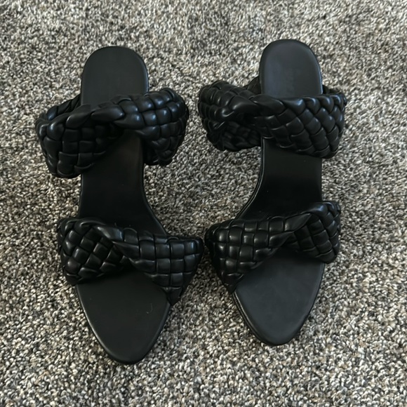 Black braided heel size 8.5/9 - Picture 1 of 2